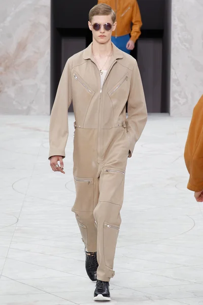 Look 11